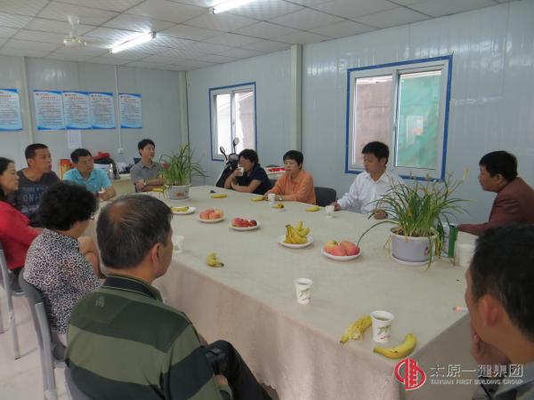 十三分公司承建太原實(shí)驗(yàn)二中食堂及風(fēng)雨操場(chǎng)、衛(wèi)生間工程舉行奠基儀式