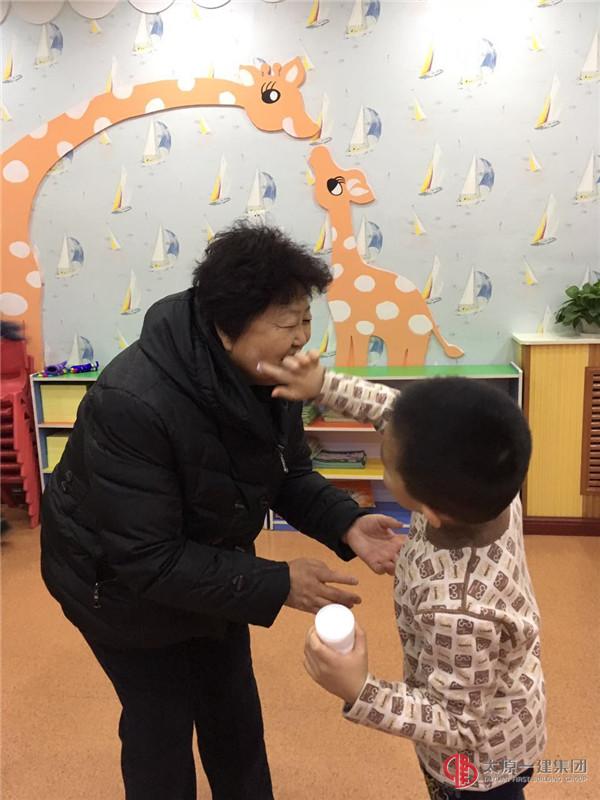"感恩相伴 與愛同行”幼兒園感恩節(jié)主題教學(xué)活動