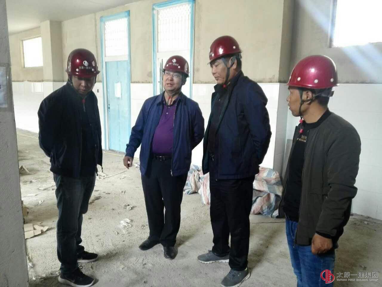 雙節(jié)慰問到工地   組織關(guān)懷暖心頭