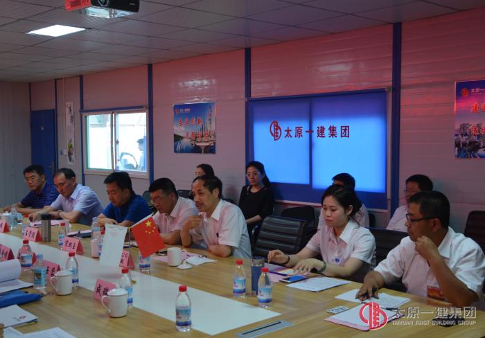 市住建委領(lǐng)導(dǎo)蒞臨十三分公司省委黨校項目部進行“黨建進工地 引領(lǐng)促發(fā)展”專題調(diào)研活動