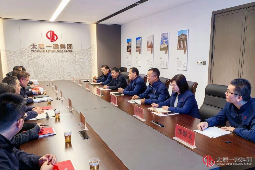 杏花嶺區(qū)委副書記、區(qū)政府黨組書記、區(qū)長潘俠一行蒞臨太原一建集團調(diào)研指導